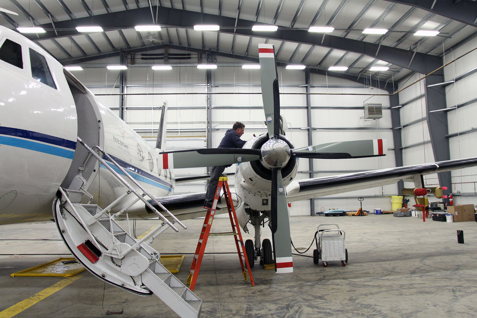 Deadhorse Aviation Center Hangar 2